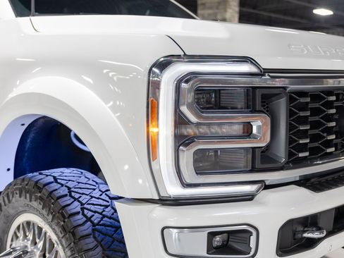 Used 2023 Ford F450 Platinum w/ FX4 Off-Road Package AWD/4WD image 34