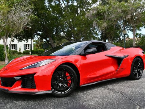Used 2023 Chevrolet Corvette Z06 w/ Stealth Interior Trim Package RWD image 2