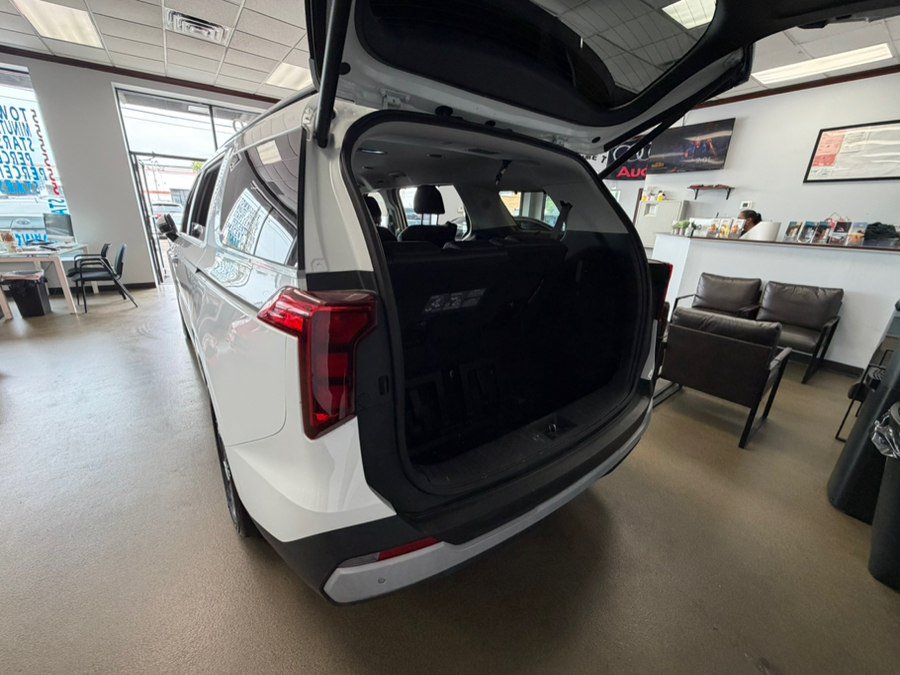 Used 2025 Kia Carnival EX FWD image 20