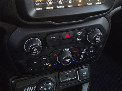 Used 2022 Jeep Renegade Trailhawk AWD/4WD image 14