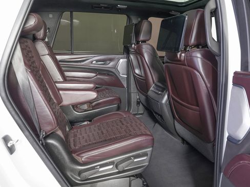 Used 2021 Cadillac Escalade Sport Platinum w/ LPO, ONYX Package image 10