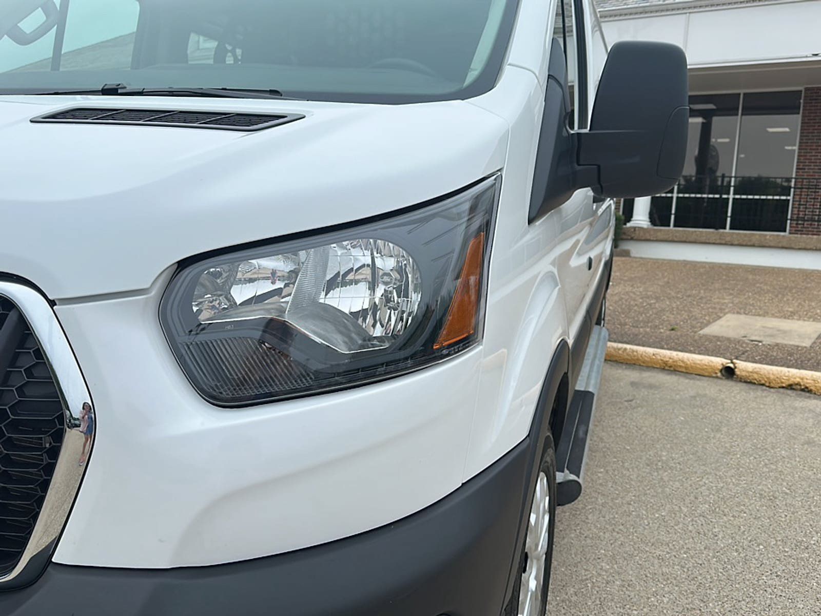 Used 2025 Ford Transit 250 Low Roof w/ Exterior Upgrade Package RWD image 4
