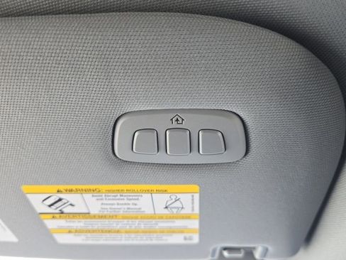 Used 2025 Ford F250 Lariat w/ Chrome Package image 44