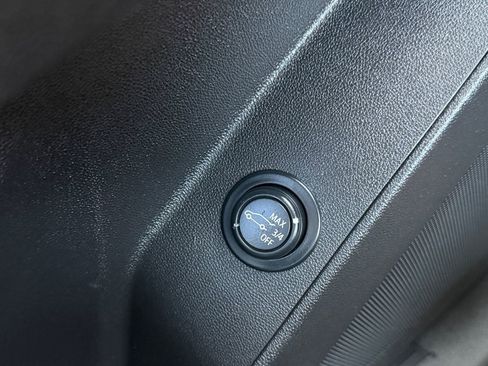 Used 2021 Chevrolet Equinox LT FWD image 25