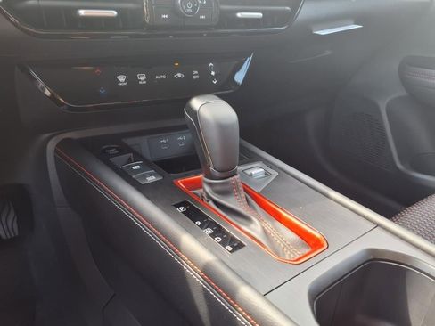 Used 2025 Nissan Kicks SR image 9