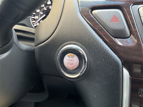 Used 2016 Nissan Pathfinder Platinum image 17