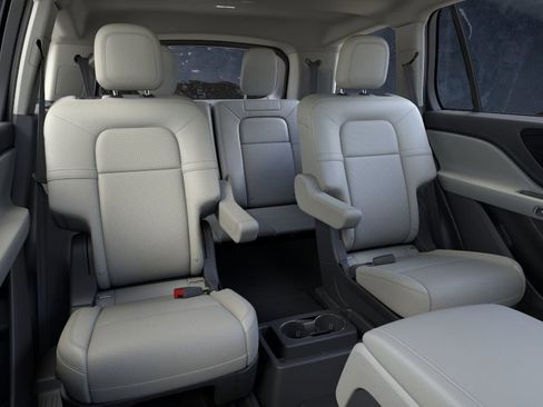 New 2026 Lincoln Aviator AWD image 11