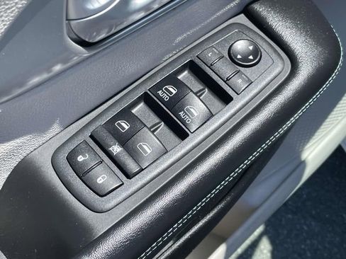 Used 2018 Chrysler Pacifica Limited w/ Advanced Safetytec Group FWD image 24