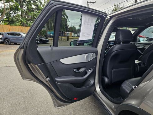 Used 2019 Mercedes-Benz GLC 300 4MATIC image 16