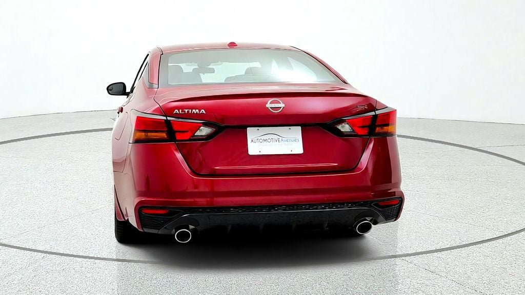 Used 2024 Nissan Altima 2.5 SR w/ SR Premium Package FWD image 6