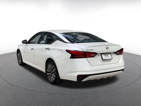 Used 2025 Nissan Altima 2.5 SV FWD image 11