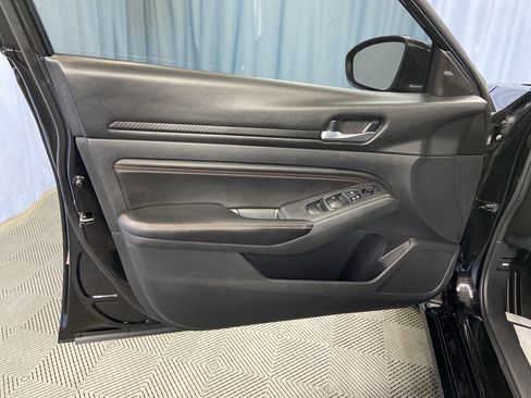 Used 2022 Nissan Altima 2.5 SR w/ Midnight Edition Package image 10