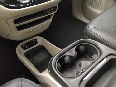 Used 2020 Chrysler Pacifica Touring-L image 26