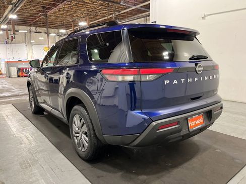 Used 2025 Nissan Pathfinder SV image 6