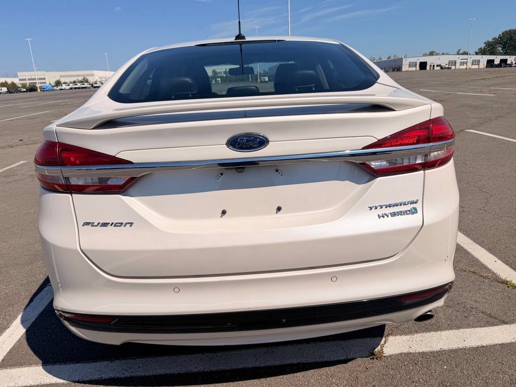 Used 2018 Ford Fusion Titanium FWD image 5