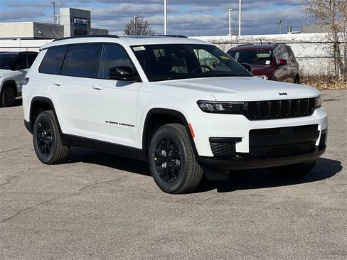 New 2025 Jeep Grand Cherokee L Altitude image 1