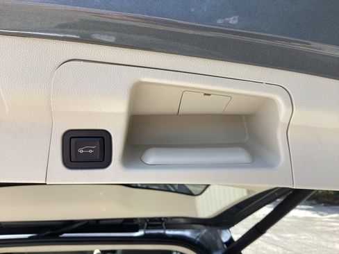 Used 2022 GMC Acadia Denali w/ Denali Technology Package AWD/4WD image 21