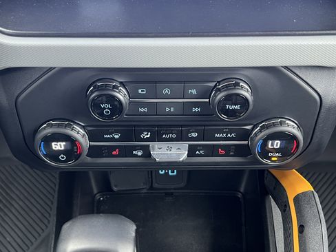 Used 2023 Ford Bronco Badlands image 31