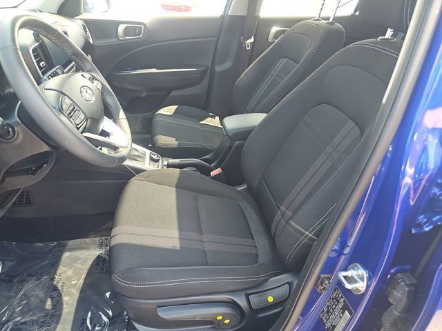 Used 2025 Hyundai Venue SEL FWD image 5