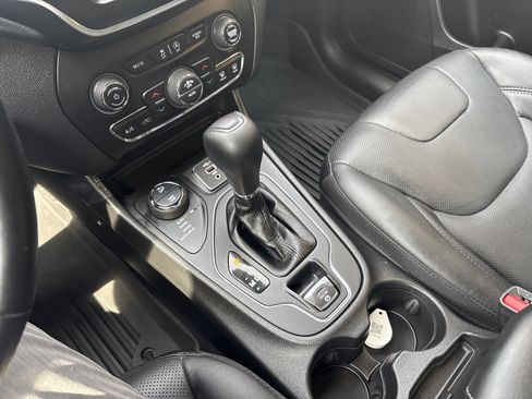 Used 2021 Jeep Cherokee Latitude Lux w/ Sun & Sound Group image 17