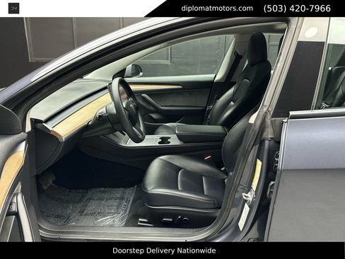 Used 2023 Tesla Model 3 Standard Range image 17