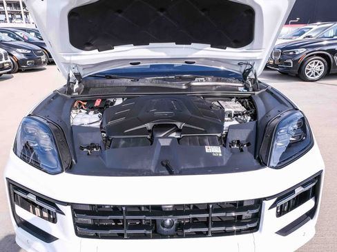 Used 2024 Porsche Cayenne E-Hybrid AWD/4WD image 28
