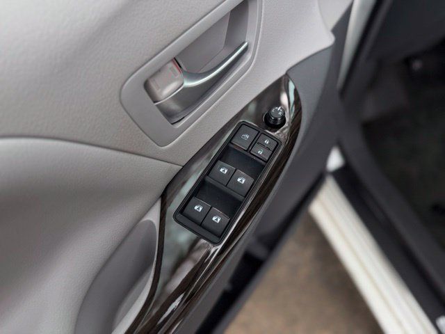 Used 2015 Toyota Sienna XLE w/ XLE Navigation Package FWD image 13