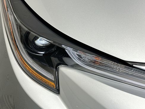 Used 2023 Toyota Corolla LE w/ LE Convenience Package FWD image 9