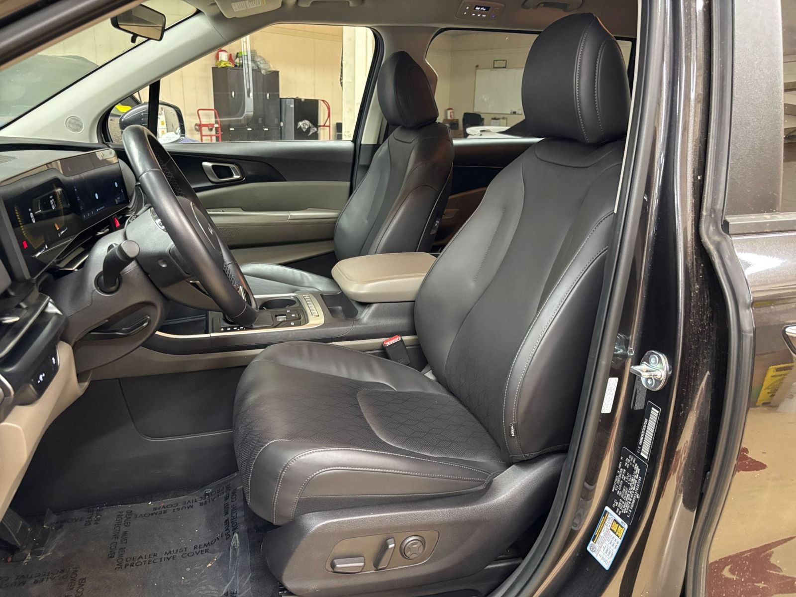 Used 2026 Kia Carnival FWD image 28