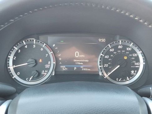 Used 2024 Toyota Highlander XLE image 7