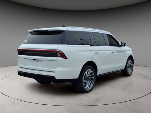 New 2026 Lincoln Navigator Reserve AWD/4WD image 9