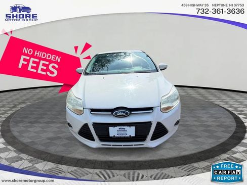 Used 2014 Ford Focus SE w/ Equipment Group 201A FWD image 2