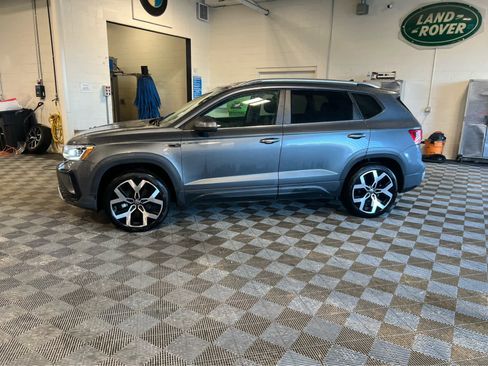 Used 2022 Volkswagen Taos SEL w/ Panoramic Sunroof Package image 1