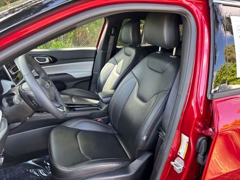 Used 2025 Jeep Compass Limited image 36