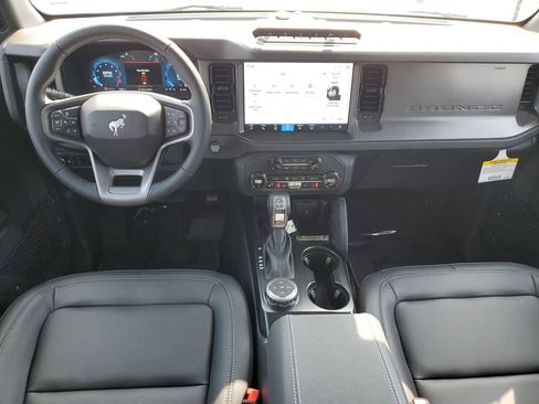 New 2025 Ford Bronco Badlands image 9