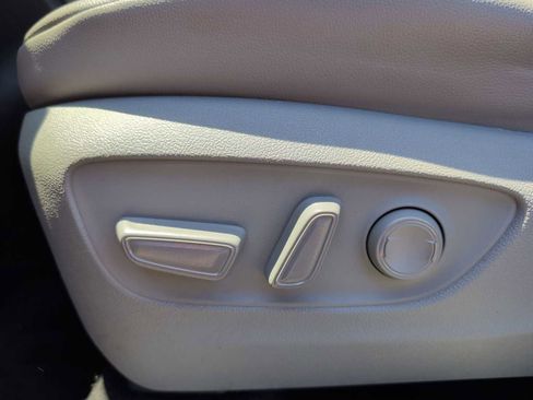 Used 2021 Toyota Highlander XLE image 14