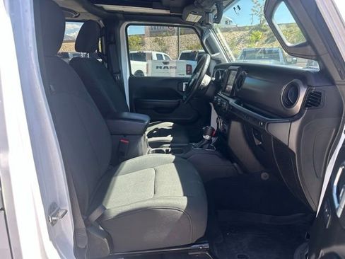 Used 2022 Jeep Wrangler Unlimited Sport AWD/4WD image 16