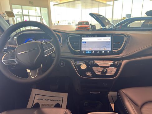 New 2026 Chrysler Pacifica Select AWD/4WD image 14