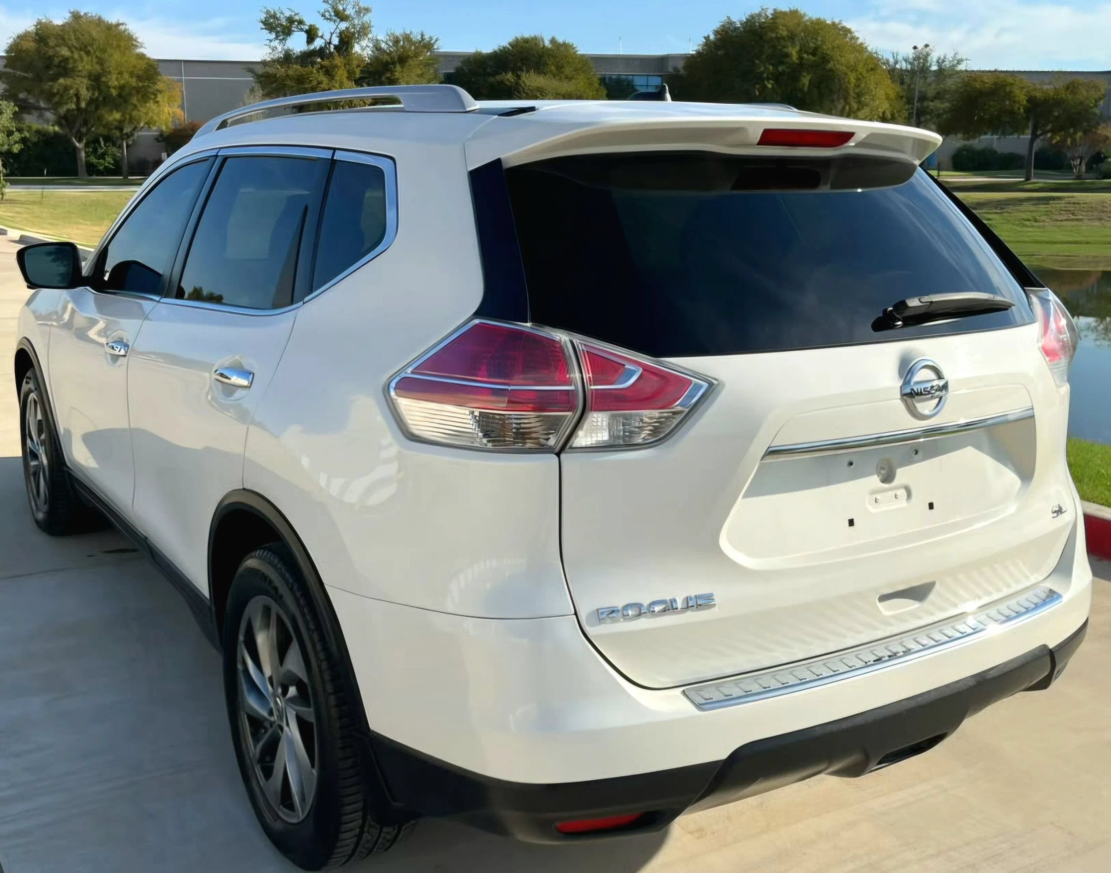 Used 2015 Nissan Rogue SL w/ SL Premium Package FWD image 6