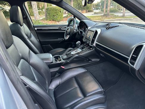 Used 2016 Porsche Cayenne image 22