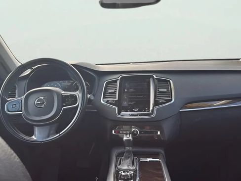 Used 2016 Volvo XC90 T6 Momentum w/ Momentum Plus Package AWD/4WD image 12