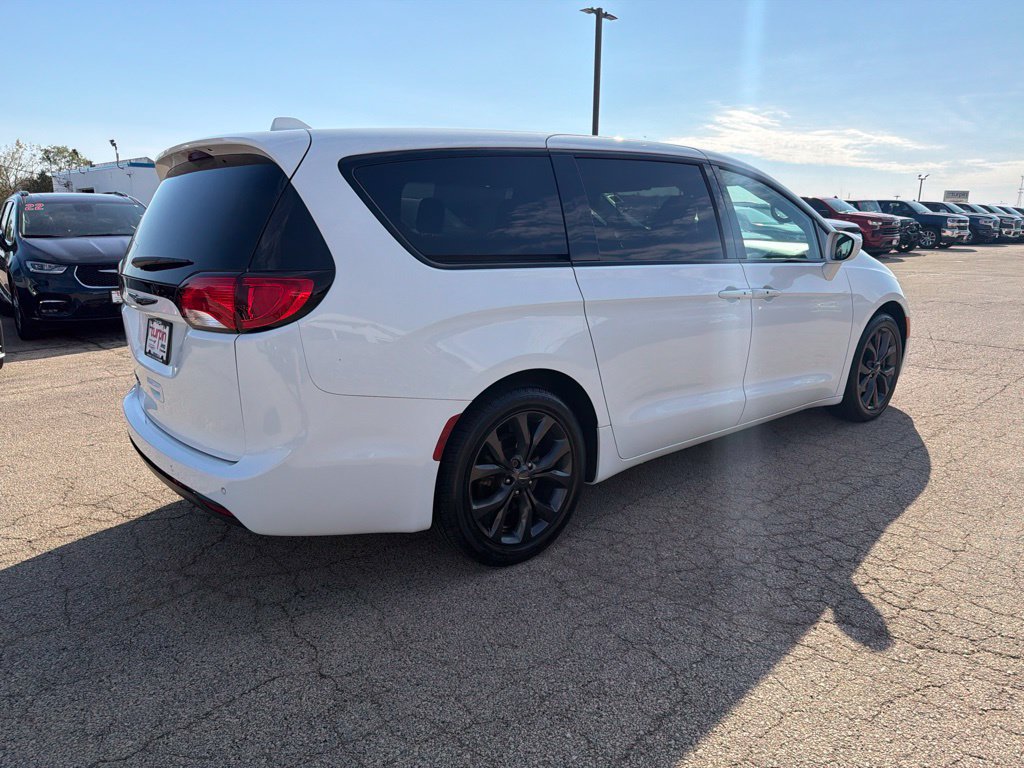 Used 2019 Chrysler Pacifica Touring Plus w/ S Appearance Package FWD image 5
