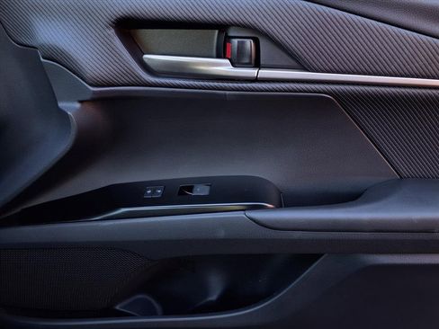 Certified 2025 Toyota Camry Hybrid image 26