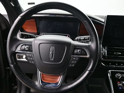 Used 2024 Lincoln Navigator Premiere AWD/4WD image 23