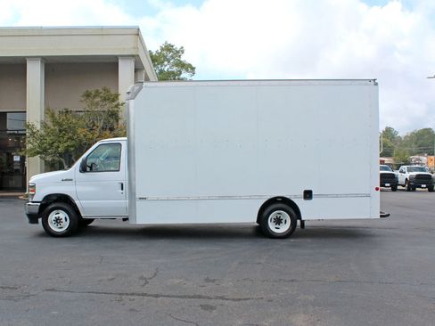 Used 2024 Ford E-450 and Econoline 450 Super Duty w/ Power Windows & Locks Group image 10