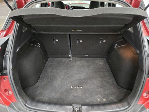 Used 2020 Nissan Kicks SV image 10