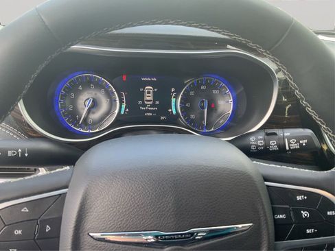 Used 2024 Chrysler Pacifica Limited image 16