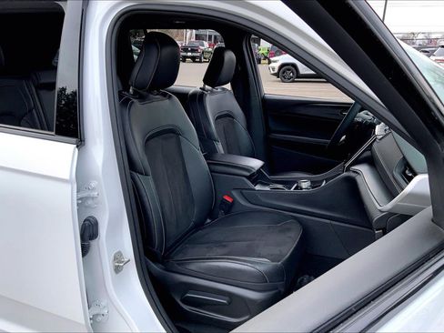 Used 2023 Jeep Grand Cherokee Altitude image 7