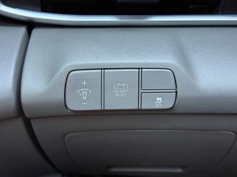 Used 2024 Hyundai Elantra Blue FWD image 16