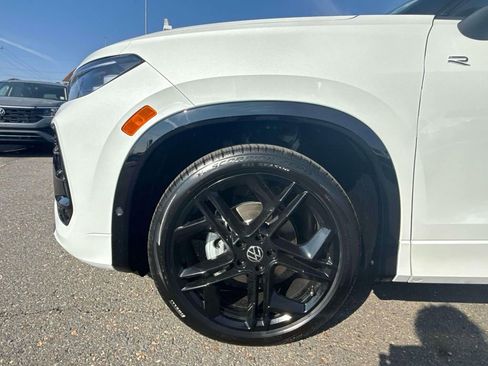 New 2026 Volkswagen Tiguan SE R-Line image 5